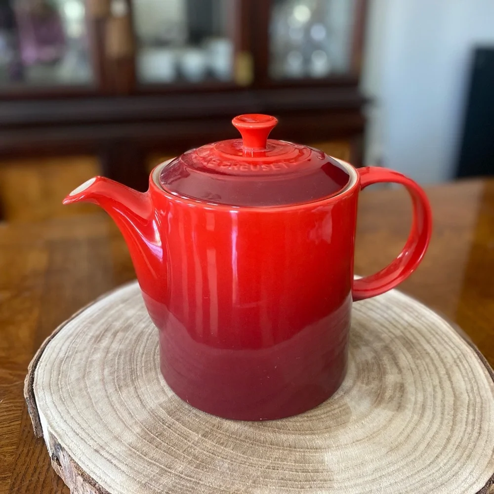 COPY - Cherry Le Creuset Grande 1.3 Liter Tea Pot - Picture 4 of 4